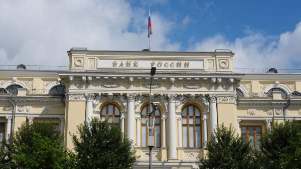 ЦБ РФ предложил в два раза увеличить лимит выдачи микрофинансовых займов наличными
ЦБ РФ предложил в два раза увеличить лимит выдачи микрофинансовых займов наличными