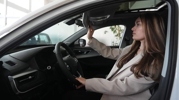 
                    Выдача автокредитов в РФ выросла почти на 13%

        